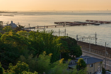須磨浦公園から眺める大阪湾（中央には海釣り公園が見えます）　神戸市須磨区にて