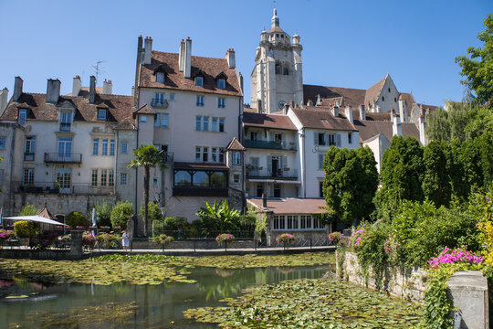 Dole ou la petite Venise du Jura est une ville class&eacute;e Ville d'Art et d'Histoire, patrie de Pasteur le long du doubs et de l'eurovelo 6 et du canal des Tanneurs et celui du rhin au rh&ocirc;ne