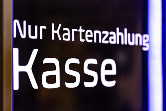 Kartenzahlung an der Kasse, Kartenzahlung im Parkhaus, Bezahlen am Automat