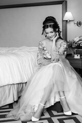 Fototapeta premium A portrait of a bride in the morning at a hotel