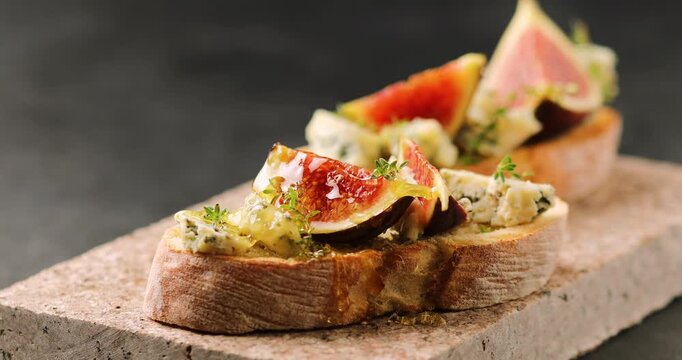 Bruschetta with Dorblu cheese and figs,  with honey and thyme