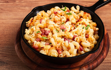 macaroni with cheese and bacon, baked, homemade, no people,