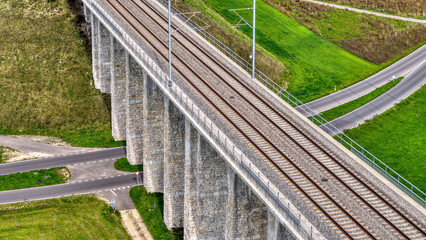 Eisenbahnviadukt in G&uuml;mmenen, Kanton Bern, Schweiz, Luftaufnahme. September 2025