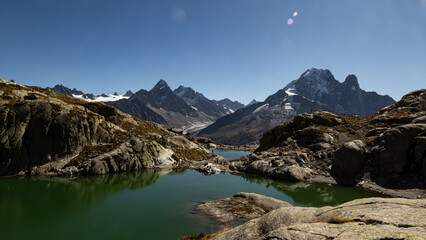 Chamonix et la cha&icirc;ne du Mont Blanc vue du Lac Blanc