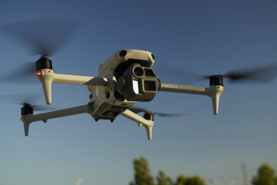 Drone Dji matrice 4e, view detail in flight . horizontal