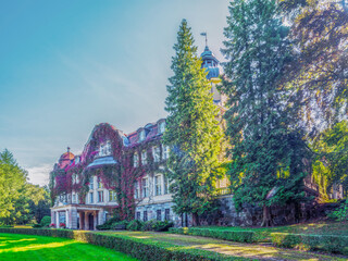 Pałac w Łężanach (pałac von Fischerów-Lossainenów)