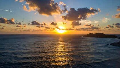 Fototapeta premium Panoramic sunset over ocean