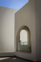 Deep sense in minimalistic architecture 