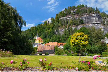Zauberhaft-romantische Ortschaft Oybin im Zittauer Gebirge (Sachsen)