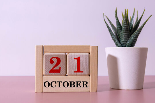 Wooden calendar organizer with date october 21