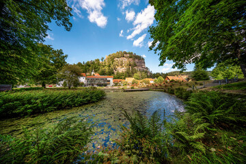 Zauberhaft-romantische Ortschaft Oybin im Zittauer Gebirge (Sachsen)