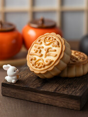 Go home to eat mooncakes during the Mid-Autumn Festival.