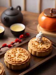 Go home to eat mooncakes during the Mid-Autumn Festival.