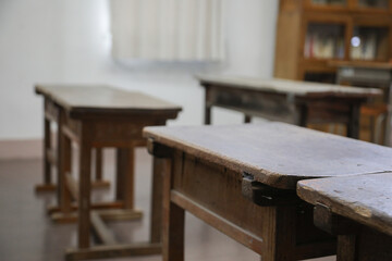 木製の勉強机