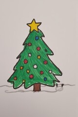 Naklejka premium Hand-drawn Christmas tree with colorful ornaments and a yellow star on top.