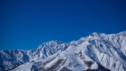 快晴の空と冬の北アルプス　長野県白馬村