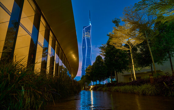 Kuala lumpur merdeka 118 skyscraper illuminating modern cityscape at night