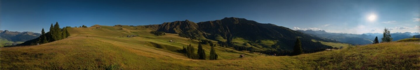 Obraz premium Panoramic hdr landscape view of serene mountains nature outdoor daylight