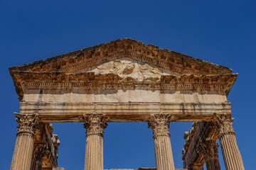 Fototapeta premium top of temple in thugga tunisia 