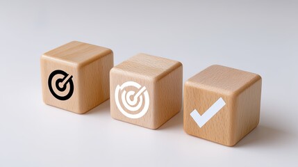 Obraz premium Wooden blocks with target symbols and checkmark indicating goals and objectives in a strategic business setting