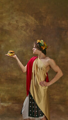 Fototapeta premium Man in toga presenting burger on hand with serious confident posture. Concept of fast food advertising, restaurant promotion, lifestyle humor, festival storytelling, and visual comparison of eras.