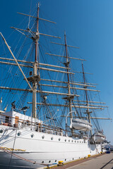 Obraz premium Tourist sailboat anchored at a pier in Gdynia, Poland