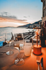 Cena romantica al tramonto sul mare di Camogli