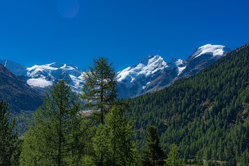 Blick auf den Piz Bernina bei klarer Bergluft