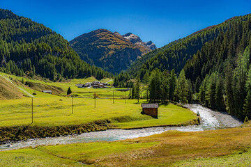 CH / Kanton Graubünden / Avers; hochalpine, pittoreske Alpenlandschaft; auf dem Dach Europas; auf 2200 Meter Höhe die höchstgelegene europäische Siedlung die ganzjährig bewohnt ist