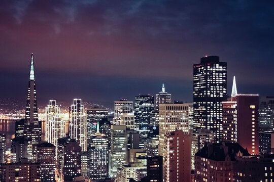 Fototapeta Illuminated city skyline with the Transamerica Pyramid at night, San Francisco, California, USA