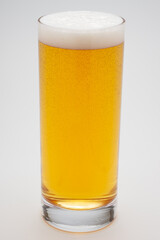 トールグラスに入ったビール