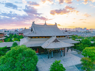 Obraz premium Aerial photography of Huayan Temple in Datong, Shanxi, China on a sunny summer day with fiery clouds