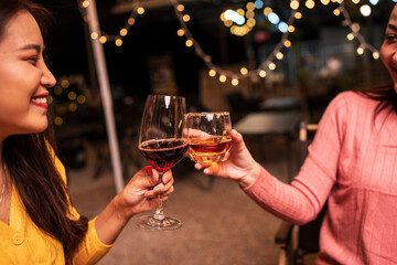 Celebrate whisky at an intimate party at a camping restaurant. A group celebration.	