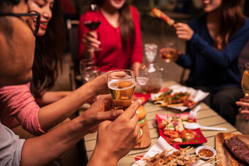 Celebrate whisky at an intimate party at a camping restaurant. group celebration.	