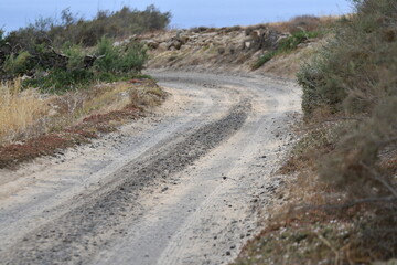 Estrada de terra e areia