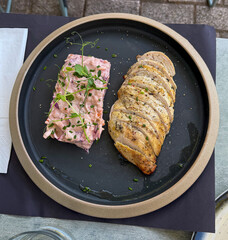 Delicious Chicken with Creamy Coleslaw