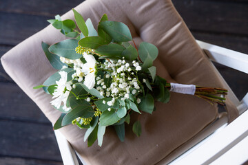 White floral bouquet with roses and daisies arranged in elegant vase for wedding table decoration, natural fresh flowers as romantic festive centerpiece for ceremony, celebration and reception event