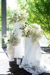 White floral bouquet with roses and daisies arranged in elegant vase for wedding table decoration, natural fresh flowers as romantic festive centerpiece for ceremony, celebration and reception event