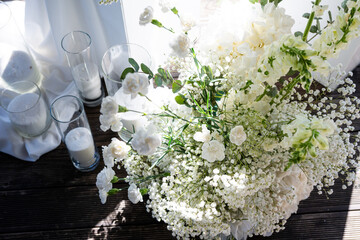 White floral bouquet with roses and daisies arranged in elegant vase for wedding table decoration, natural fresh flowers as romantic festive centerpiece for ceremony, celebration and reception event