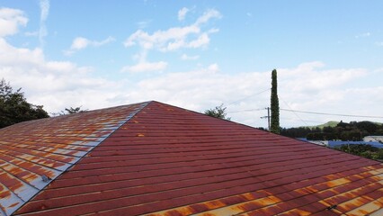 屋根に広がる錆