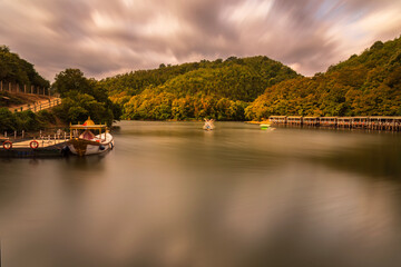 Obraz premium Long exposure view of the Hidden Lake picnic park in Istanbul