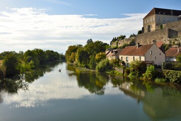 Rivière l'Ognon à Pesmes (plus beau village de France)