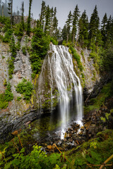 Obraz premium Mount Rainier Narada Falls from the Narada Falls Viewpoint hike in the fall of 2025