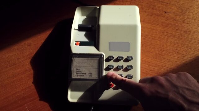 Push button type Viscount phone from the 80s and 90s in the UK operated.