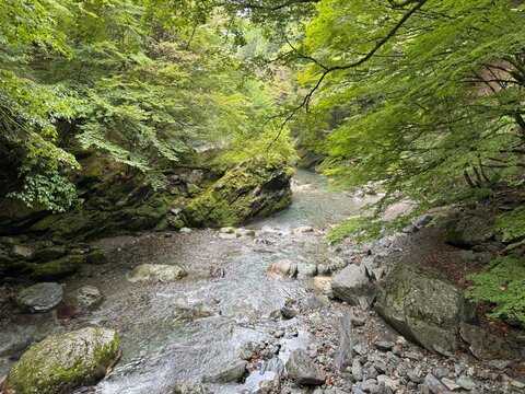 川