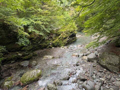 川