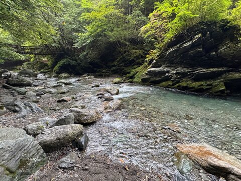 川