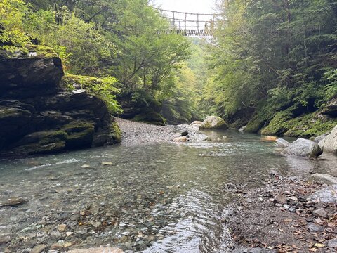 川