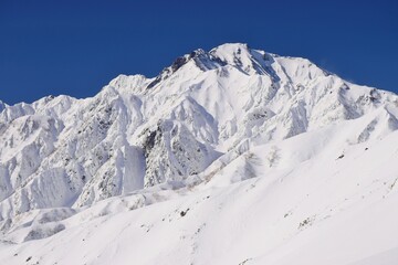 白銀に輝く白馬五竜岳