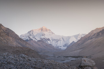 Fototapeta premium Mount Everest as seen from Base Camp in Tibet. Tallest mountain on earth, mountaineering destination. Adventure, trekking, tourism. Border between Tibet and Nepal. Panoramic View with Clear Blue Skies